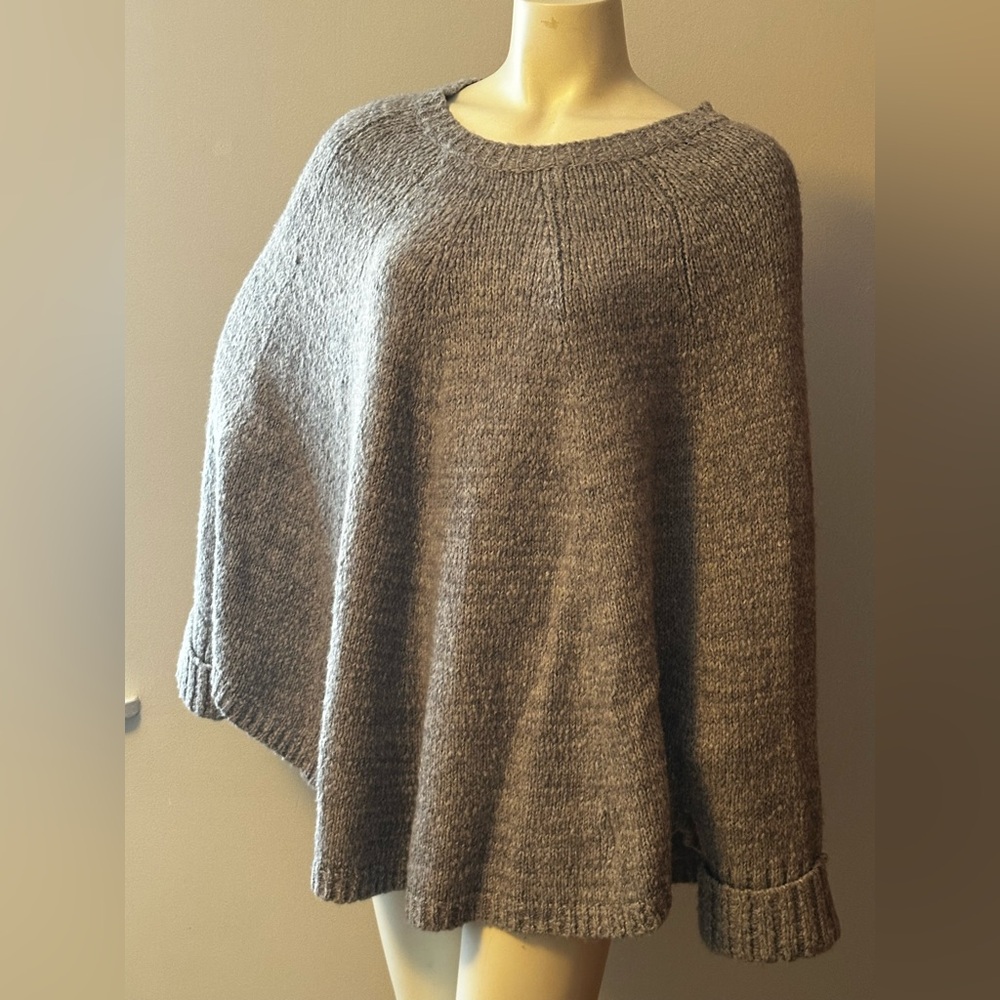 Michael Kors Gray Wool blend Poncho with Detachable Faux Fur Collar - Picture 3 of 7
